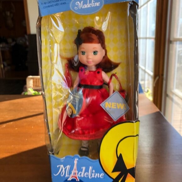 LEARNING CURVE Madeline Poseable Doll 2003 - Picture 4 of 15